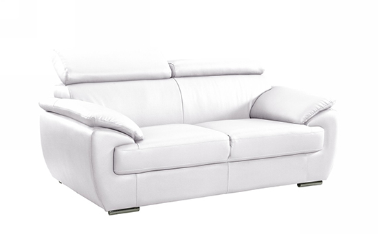 Global United 4571 - Leather Match Loveseat in White color.